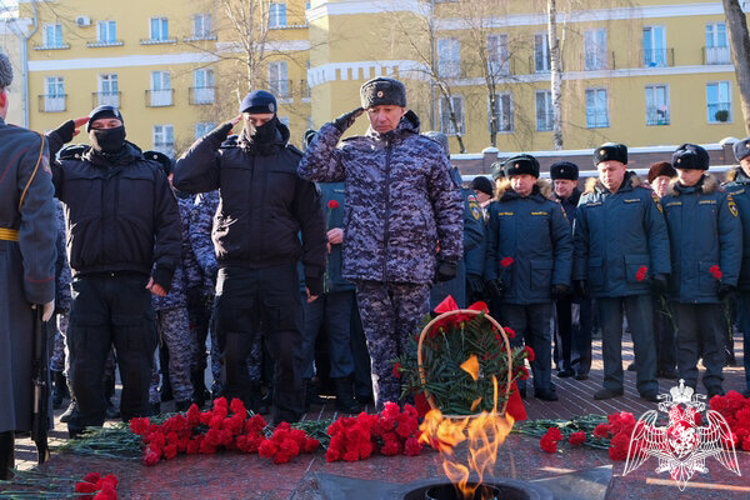 Росгвардейцы приняли участие в митинге, посвященном Дню защитника Отечества
