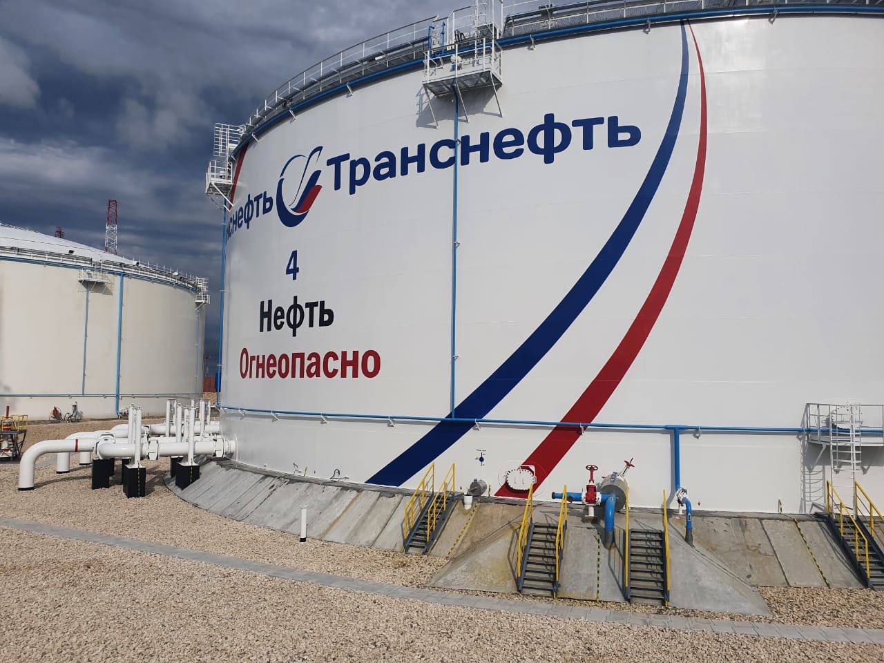Утечка нефти транснефть. Доходы транснефти. Почему упала транснефть. Почему упала транснефть. Резервуарный парк самара транснефть.