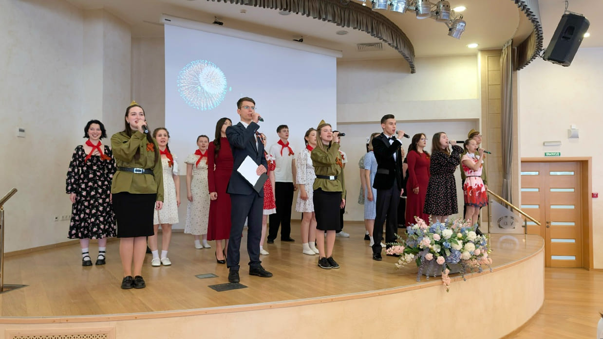 «Время уходит. С нами остаётся память»: в КИУ прошёл концерт ко Дню Победы