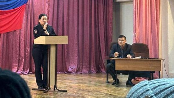 Полицейские Бурятии встретились со школьниками и студентами