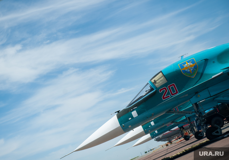 Летно-тактические учения многофункционального истребителя-бомбандировщика СУ-34 на аэродроме Шагол. Челябинск , аэродром, ввс россии, истребитель, бомбардировщик, су-34, авиационный комплекс