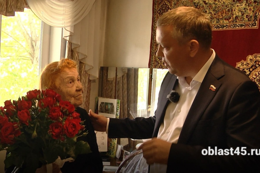 «Пауты жучили, а мы работали»: 95-летняя жительница Курганской области вспоминает тяготы войны