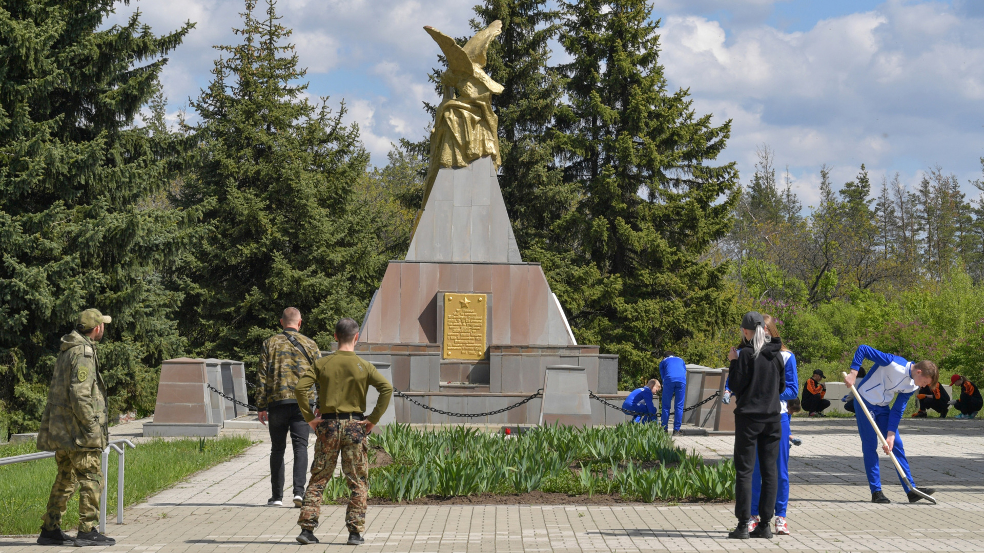 Луганск остра могила