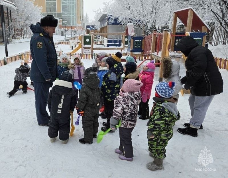 Инспекторы Центра ГИМС активно проводят профилактическую работу среди различных слоев населения Ямала