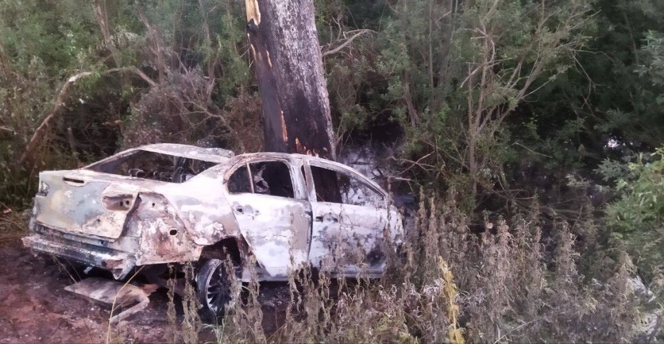 Молодой водитель загоревшегося под Старой Руссой Митсубиси погиб до приезда медиков