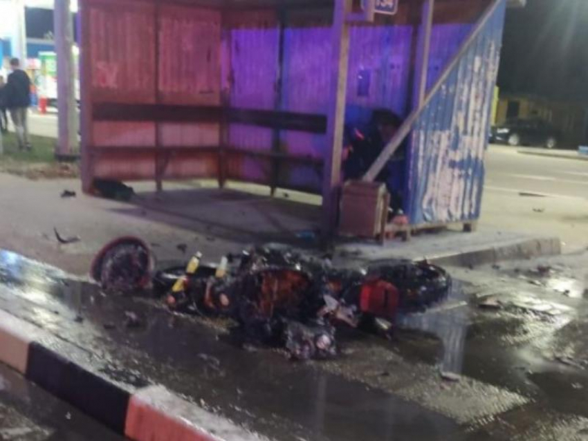 Мотоцикл врезался в остановку: водителя осудили за гибель людей под Воронежем 