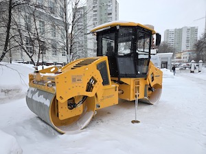 «Высокоточные комплексы» впервые показали в Москве автоматизированные катки и электропогрузчик