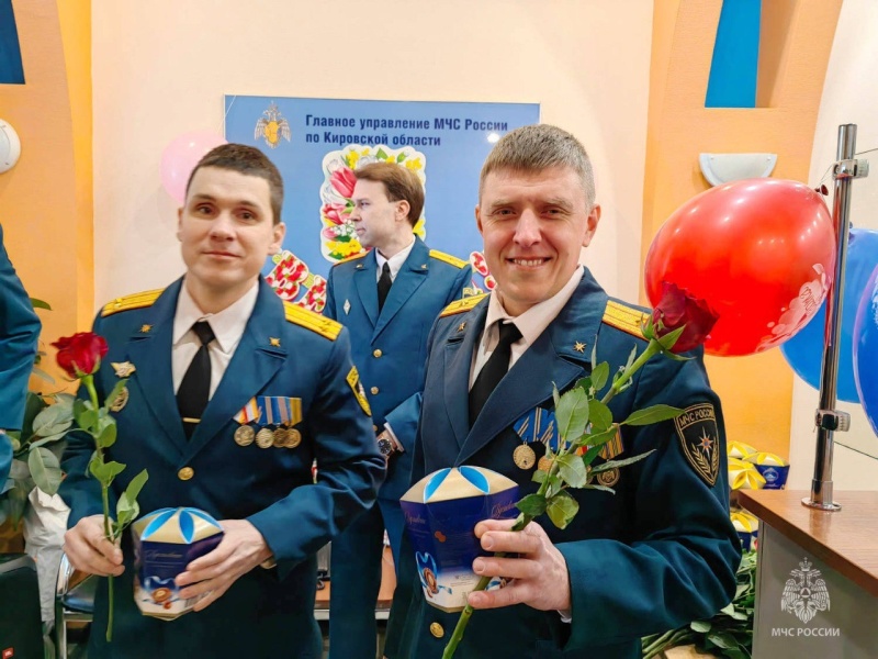 C праздникoм, дoрогие коллеги!