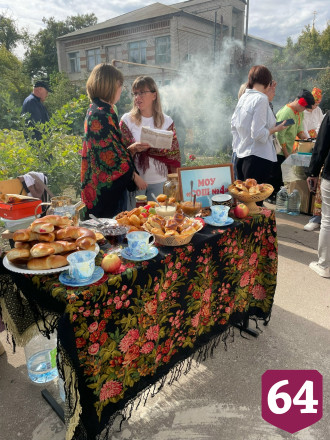 На саратовском фестивале самоваров в первый день накормили 1200 гостей