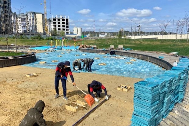 Плавательный водоем Лагуна Волгоград ЦПКИО. Огромный бассейн в парке. Бассейн с мостом. ЦПКИО Волгоград пруд бассейн.