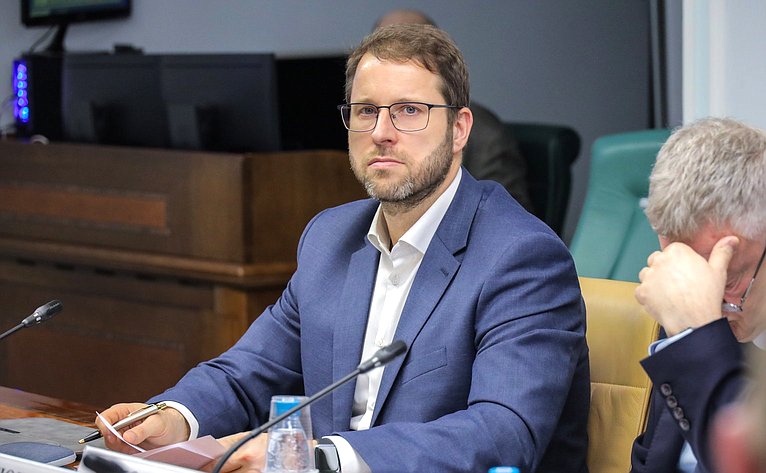 Круглый стол Комитета СФ по экономической политике на тему «Автономные транспортные средства: от испытаний к интеграции в правовое поле РФ»
