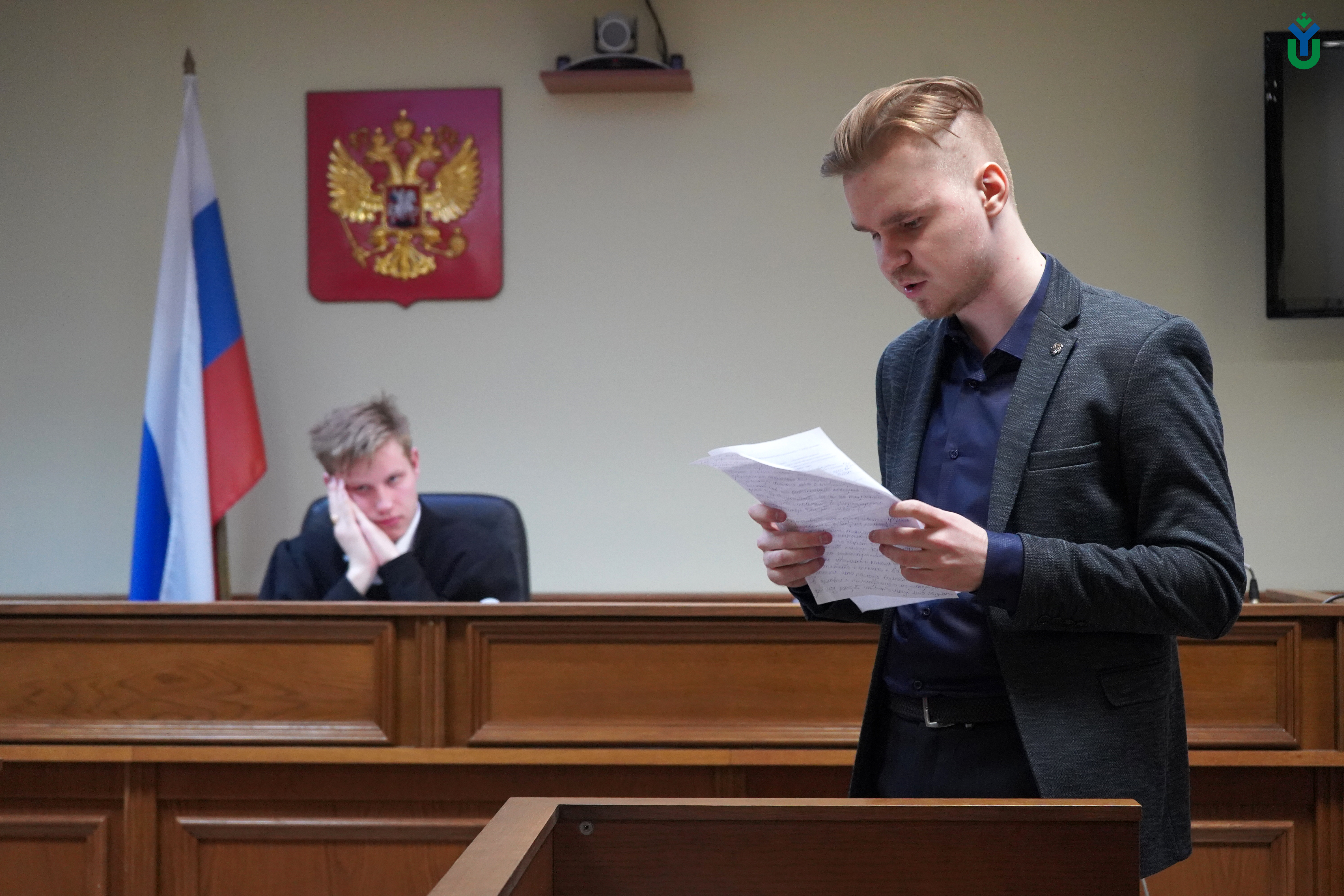 Студенты-юристы ЮГУ приняли участие в постановочном судебном заседании