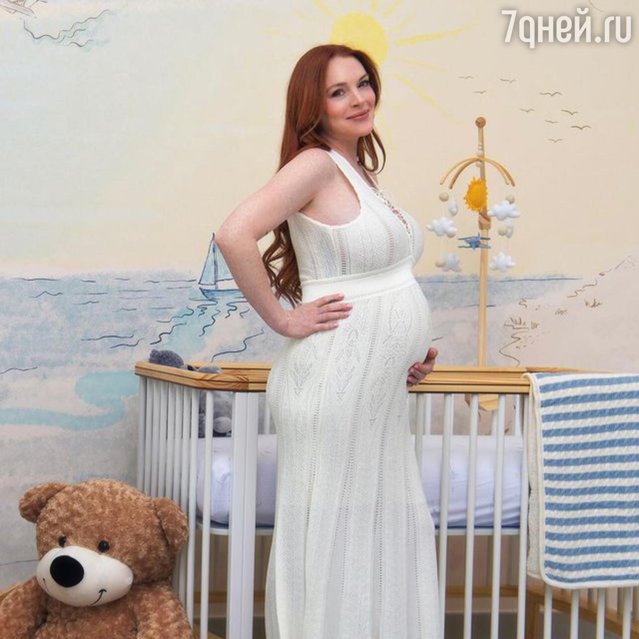 беременная Линдси Лохан в детской комнате