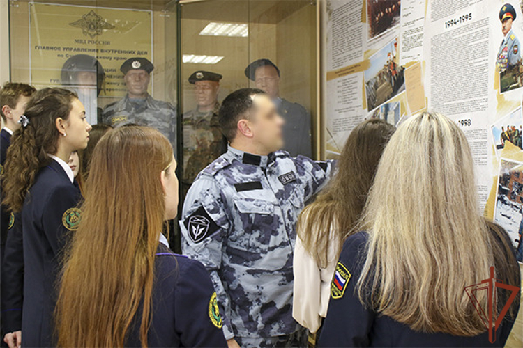 Встречи с подрастающим поколением проводят представители Северо-Кавказского округа Росгвардии