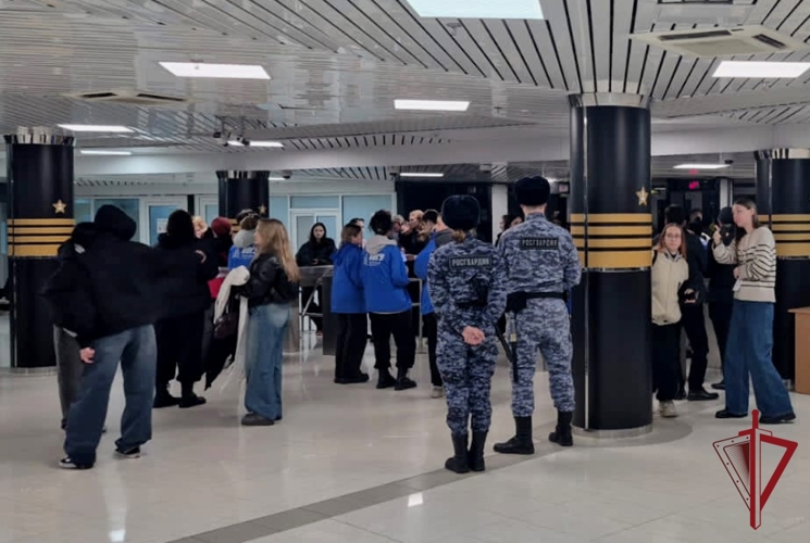 Росгвардейцы во Владивостоке обеспечили охрану правопорядка на матче регулярного чемпионата Континентальной хоккейной лиги