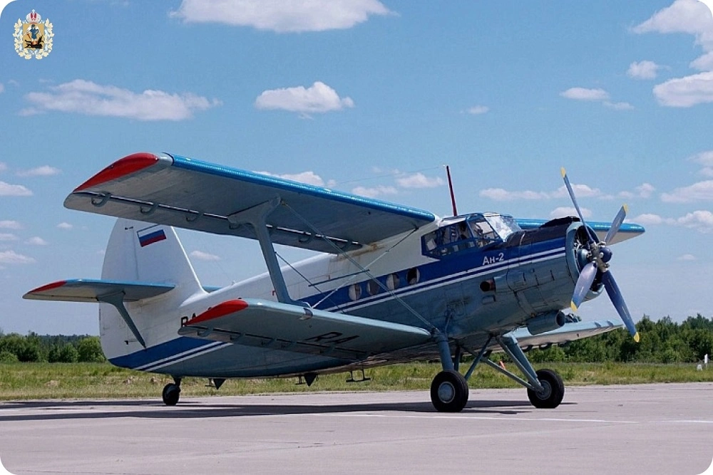 Самолет Ан-2 - основной вид транспорта при перевозке пассажиров на труднодоступные территории Архангельской области.