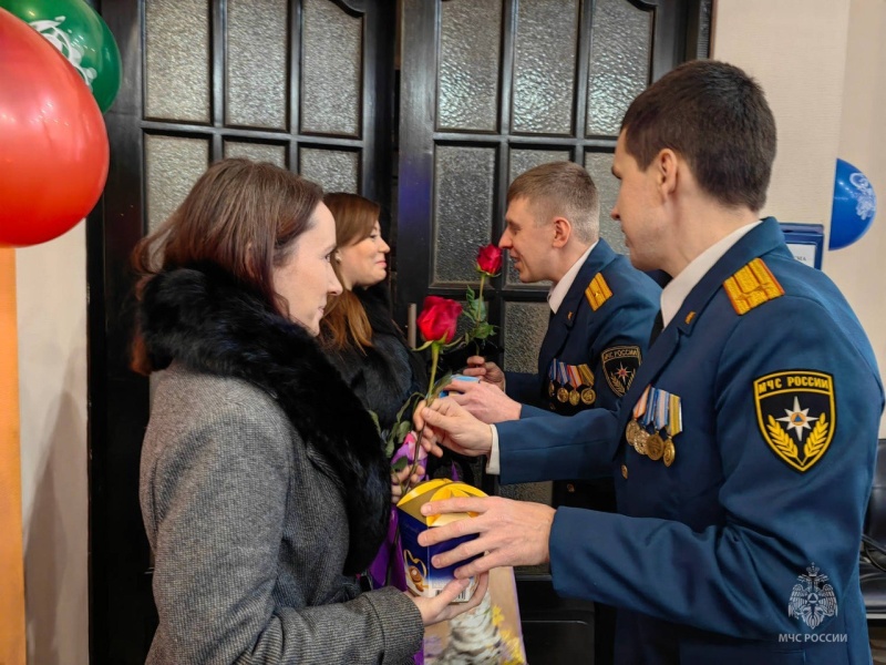 C праздникoм, дoрогие коллеги!