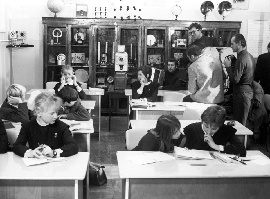 Александр Митта на съемках кинофильма «Точка, точка, запятая». Киностудия «Мосфильм». 1972 год