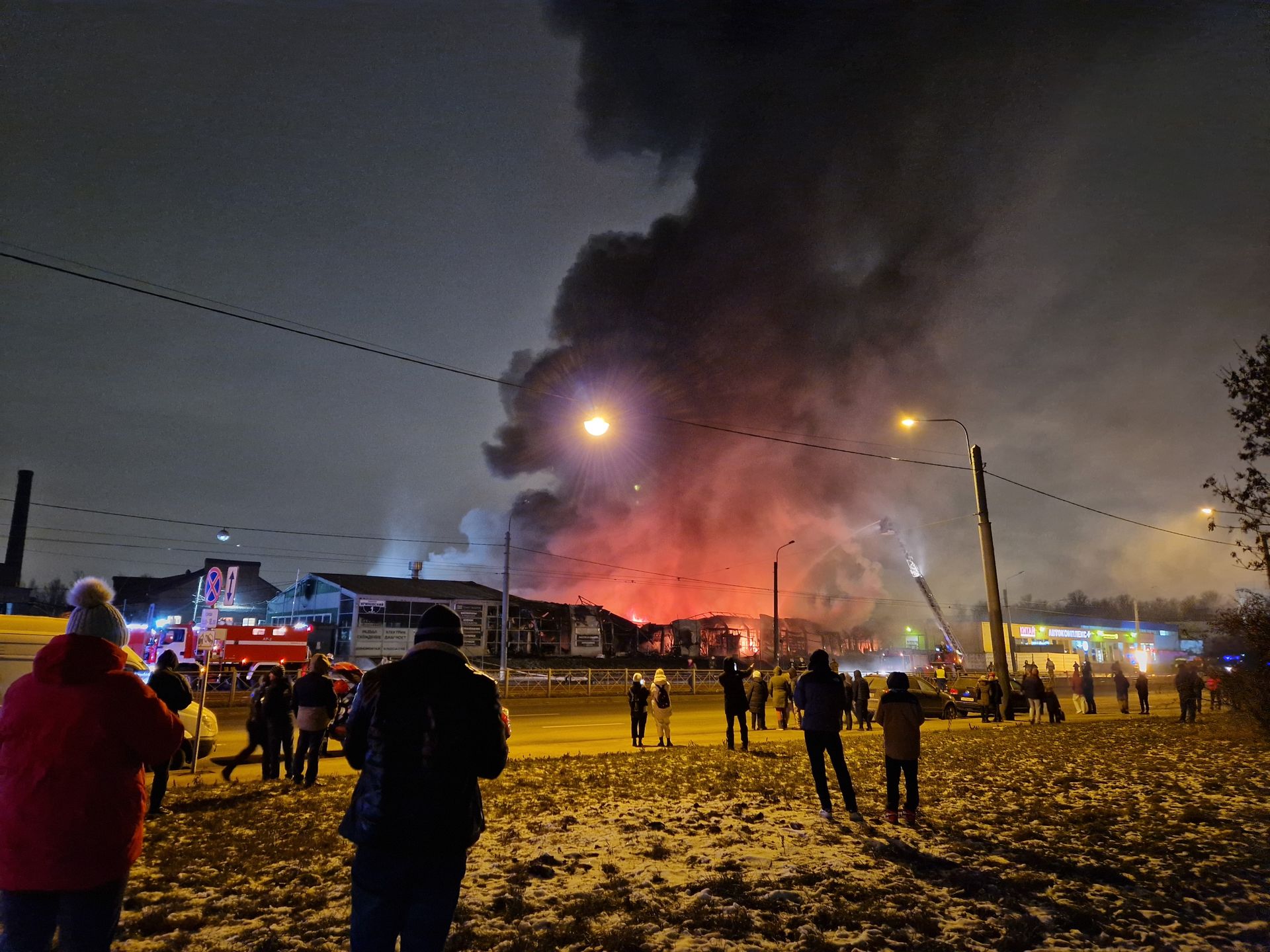 Поджог спб. Пожар. Пожар в Москве. Пожар на Ириновском проспекте. Открытые пожары.