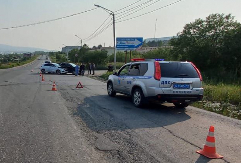 Фото машина врезалась в дом