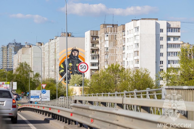 В преддверии Дня пожарной охраны России в Калининграде торжественно открыли мурал, посвященный огнеборцам
