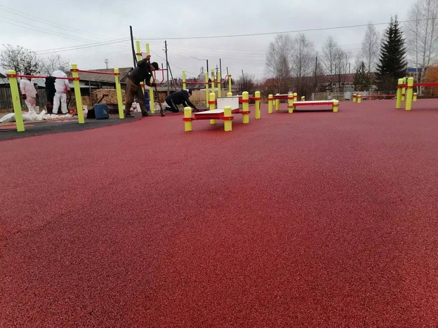 В Белой Холунице сдали спортивную площадку на ул. Молодёжной с нарушением сроков