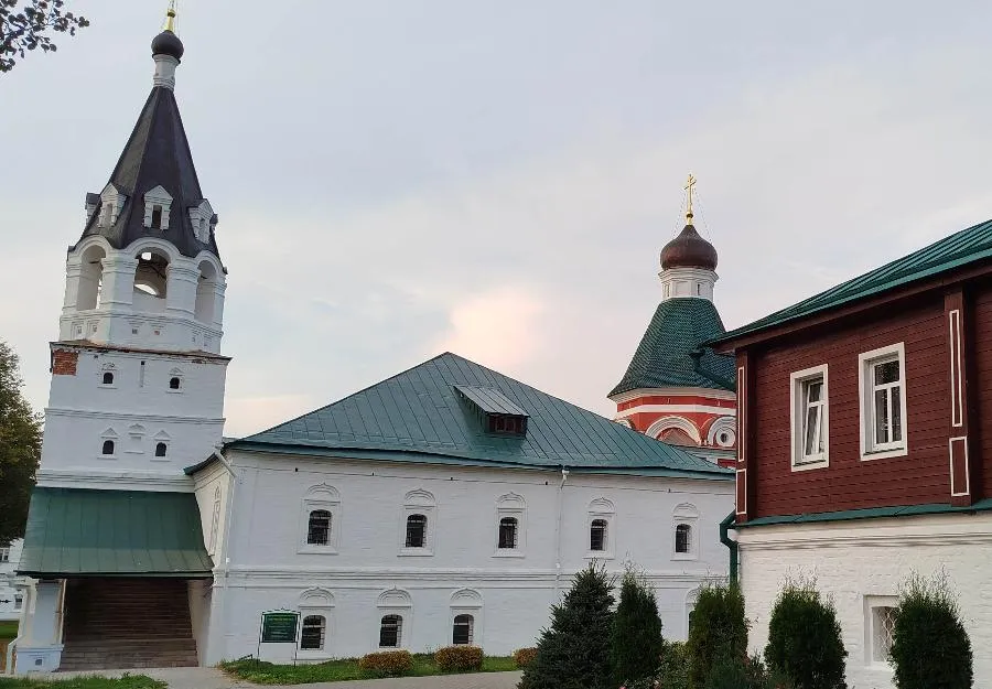 Что можно увидеть в музее-заповеднике «Александровская слобода» во Владимирской области? | Покровская церковь — одно из старейших зданий Александрова, которое помнит Ивана Грозного./ФОТО АВТОРА