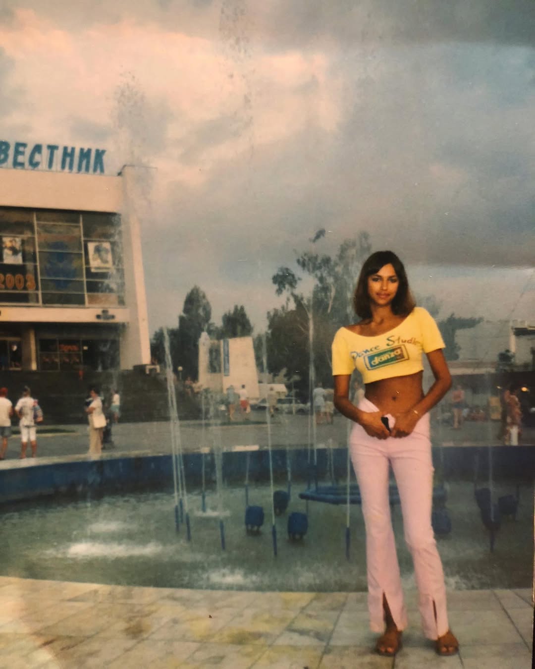 Ковры, коты и пена: Ирина Шейк опубликовала архивные фотографии из Еманжелинска