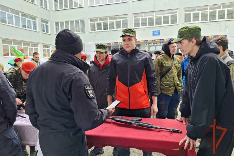 Спецназ Росгвардии оценил навыки кемеровских юнармейцев на первенстве по военно-прикладным видам спорта