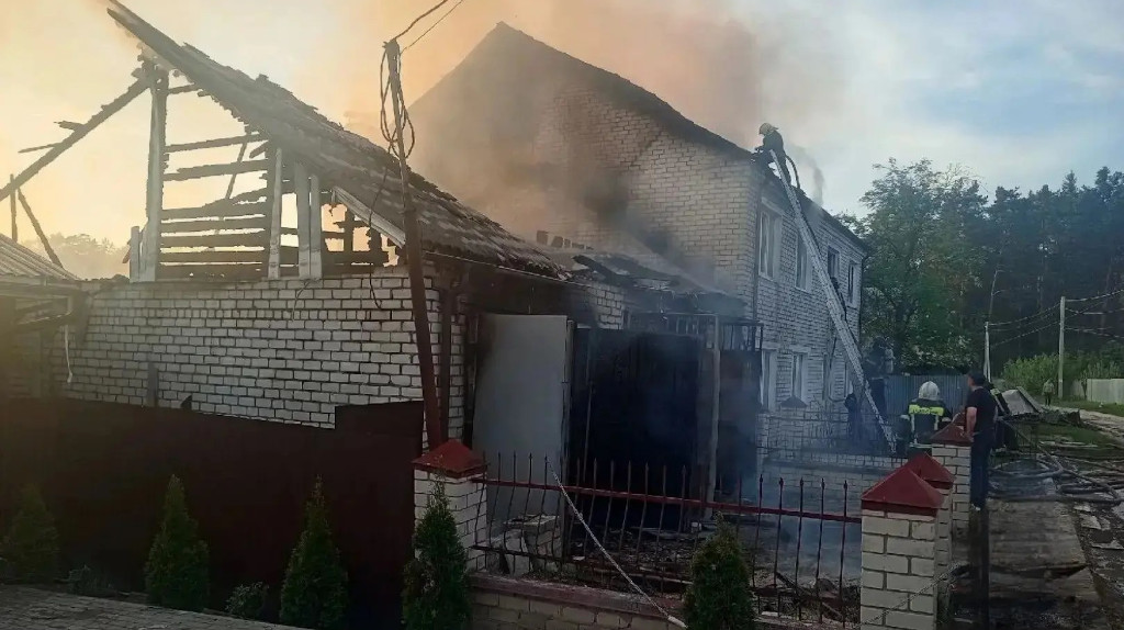 В Мах появилось видео жуткого пожара в Дятькове