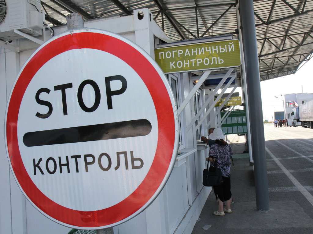 В России началось ужесточение миграционной политики | Русская весна