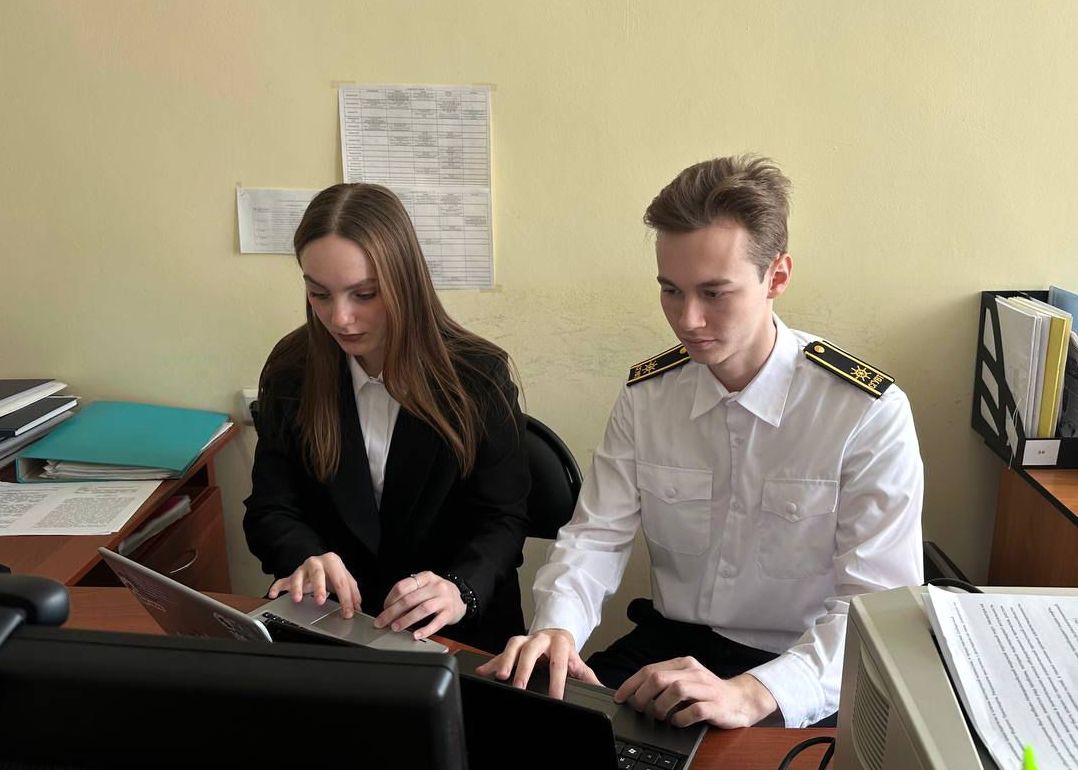 Участники Конкурса Тетерук Виктория и Кузьмин Алексей во время защиты работ