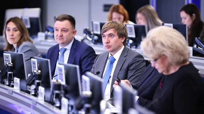 Руководитель Росмолодёжи Григорий Гуров на совещании об итогах летней оздоровительной кампании 2025 года