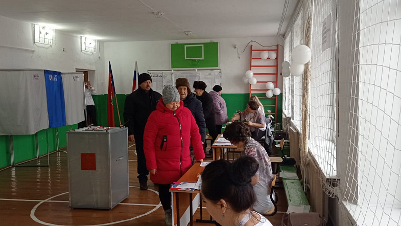 Фоторепортаж: Алтайский край голосует за президента