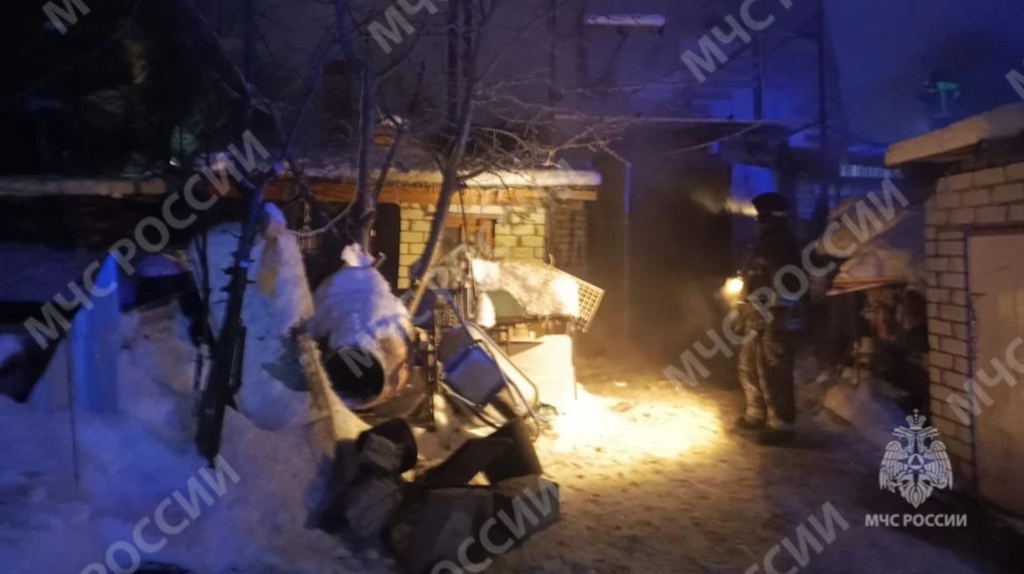 Под Брянском потушили загоревшийся гараж