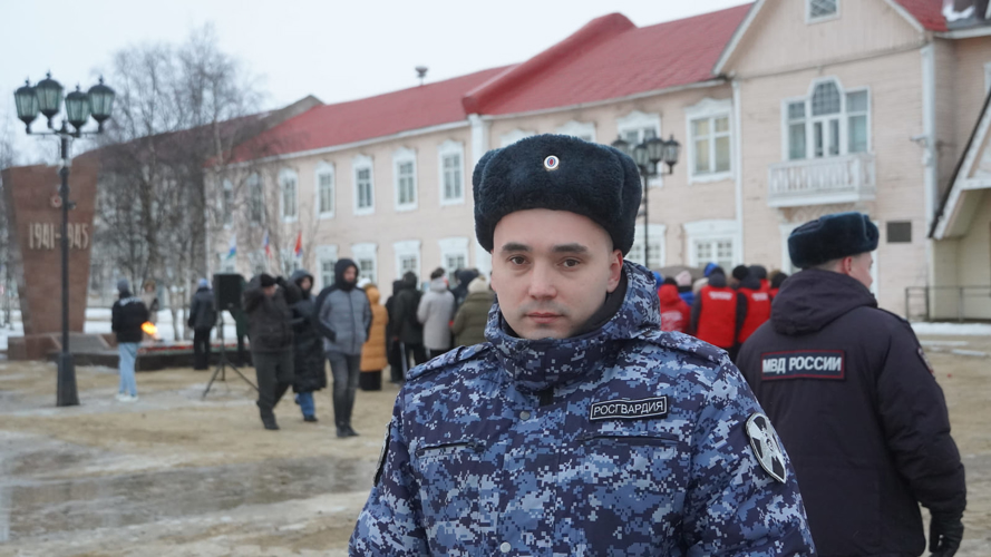 В Нарьян-Маре росгвардейцы возложили цветы в честь Дня Неизвестного Солдата