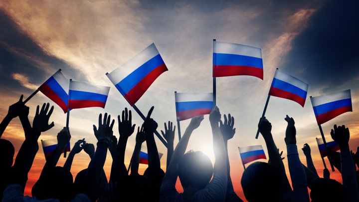 Разная Россия: В Москве обсуждают Диану Шурыгину, а за ленточкой - разбитый штаб группировки Юг