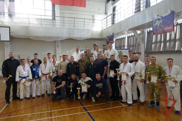 Чемпионат Сибирского ордена Жукова округа Росгвардии по рукопашному бою завершился в Омске