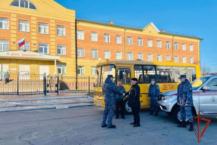 Росгвардия взяла под охрану школьные автобусы в районах Омской области