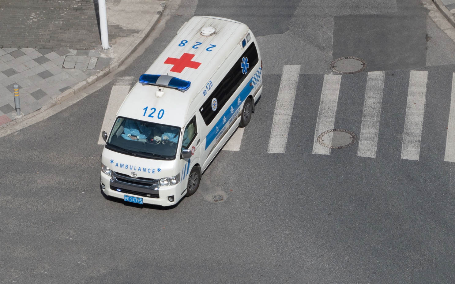После падения пикапа в реку в Китае погиб человек, еще 9 числятся пропавшими