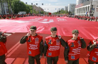 По главной улице Челябинска прошел «Бессмертный полк» 