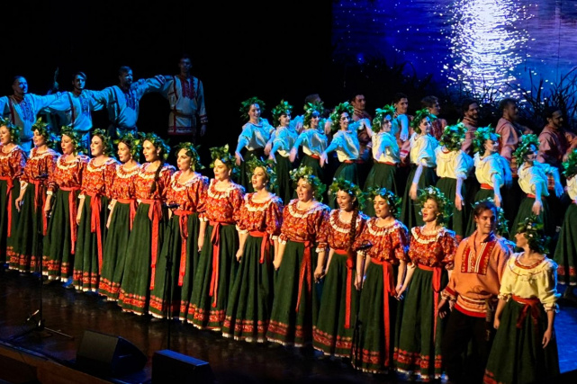 Сотрудники Управления Минюста России по Вологодской области посетили спектакль «Ермак. Легенда Сибири» в исполнении Государственного академического Омского русского народного хора (16.10.2025) Фото 2