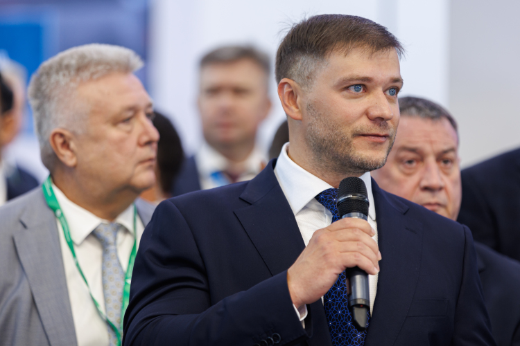 Генеральным директором ТАИФа стал Тимур Шигабутдинов — младший сын Альберта Шигабутдинова. Таким образом, смена поколений в группе компаний на марше