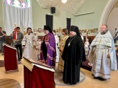 Иерархи Московского Патриархата и Православной Церкви в Америке совершили богослужение в канадском городе Кингстоне