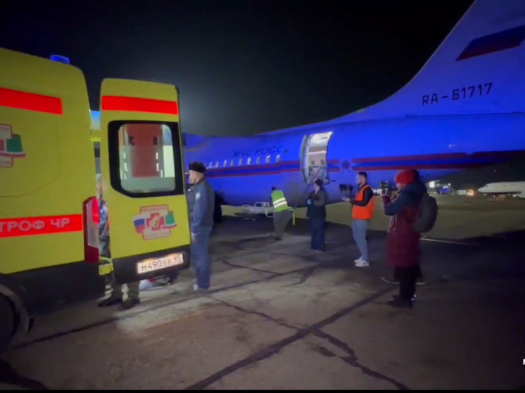 Самолет МЧС доставил из Грозного в Нижний Новгород женщину и двоих детей