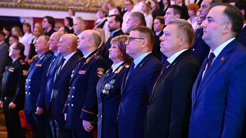 Алексей Текслер наградил судебных приставов в Челябинской области