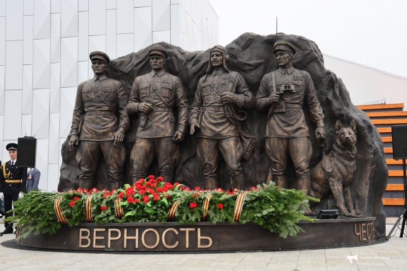 В Южно-Сахалинске открылся сквер "Щит и меч" ко Дню Победы над Японией Анастасия Александрова, ИА SakhalinMedia