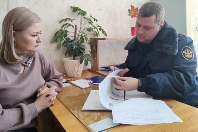 Заместитель начальника ИК-3 Александр Воронов провел рабочую встречу с директором МБОУ «Седельниковская средняя школа № 1» Мариной Охапкиной