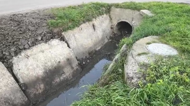 В Невинномысске провели очистку ливневой канализации на улице Калинина