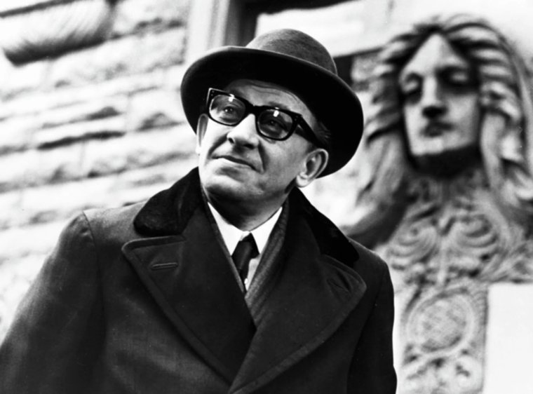 Евгений Александрович Евстигнеев состоял в официальных отношениях три раза